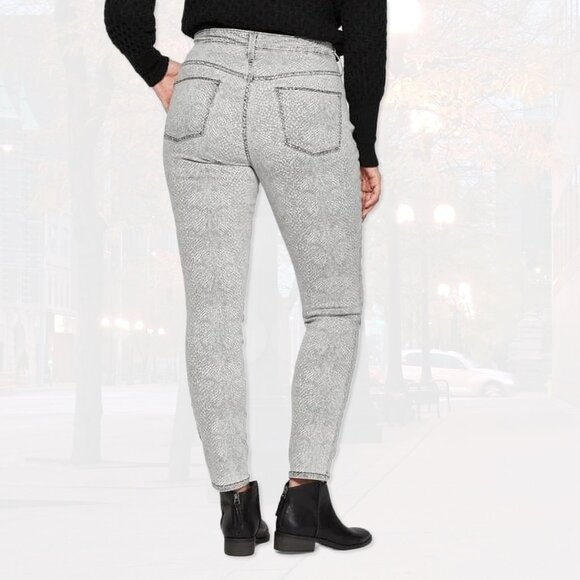 NWT Light Gray Snakeskin-Print High-Rise Skinny Jeans - Womens Sizes 0, 18 Pants - Picture 4 of 6